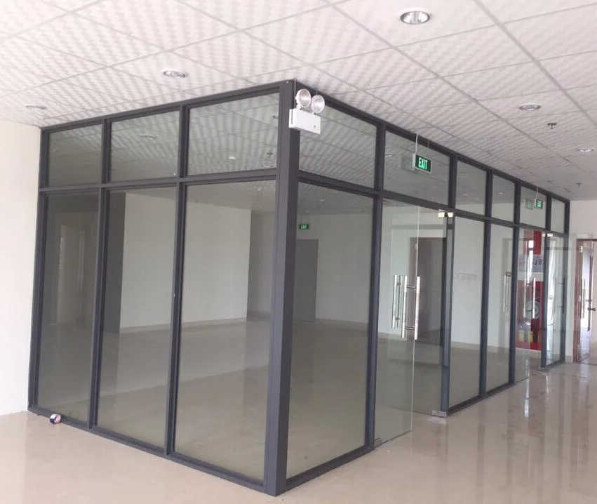 Chia phòng khách và bếp bằng vách nhôm kính - hình ảnh minh họa 1 Chia phòng khách và bếp bằng vách nhôm kính - mở đầu bài viết 1