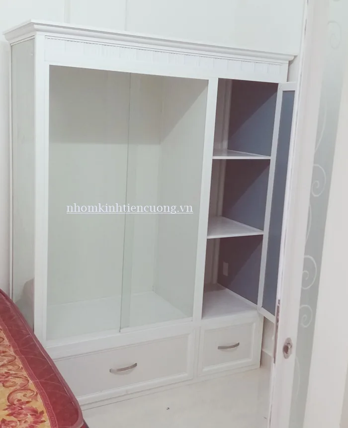 Tủ Quần Áo Nhôm Kính TPHCM– Giải Pháp Bền Đẹp Cho Mọi Không Gian - hình ảnh thực tế Tủ quần áo nhôm kính màu trắng cao cấp hiện đại