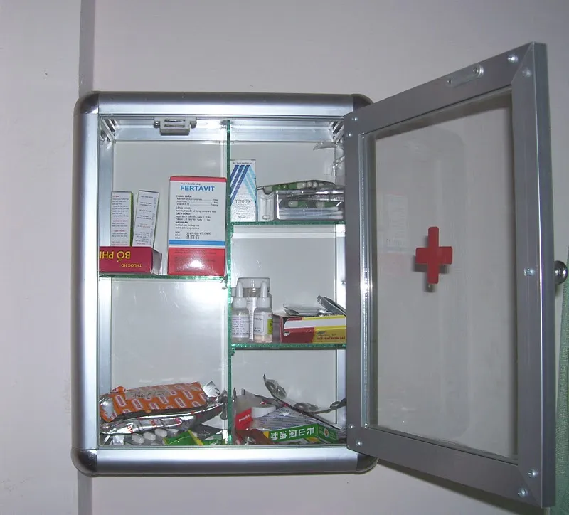 Kiểm tra tủ thuốc tại nhà Kiểm tra và sắp xếp lại tủ thuốc tại nhà