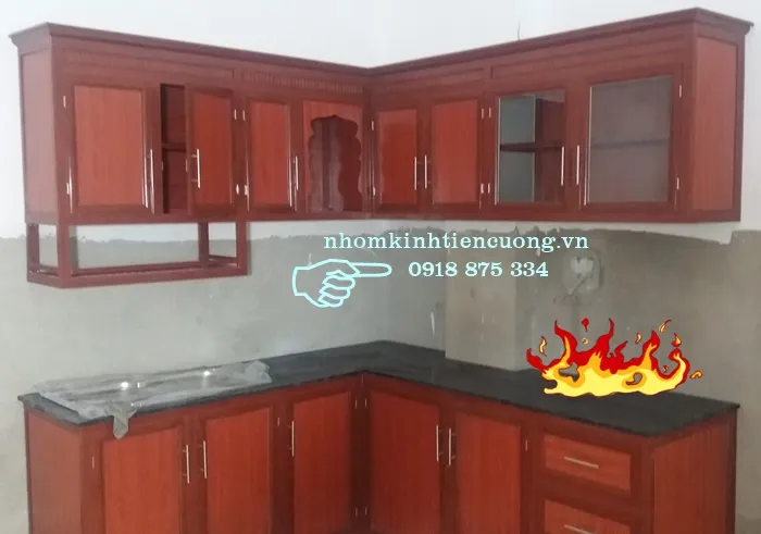 Tủ Bếp Nhôm Kính Cần Giờ Đẹp, Bền Chống Muối Biển | Tiến Cường - hình ảnh thực tế tủ bếp nhôm kính Cần Giờ màu vân gỗ đẹp hiện đại