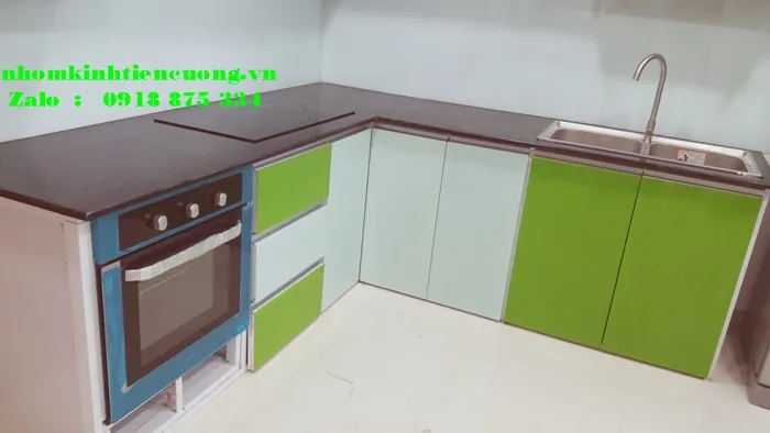 Tủ Bếp Nhôm Kính Quận 10 Đẹp, Giá Xưởng Thi Công Trọn Gói - hình ảnh thực tế Tủ Bếp Nhôm Kính Quận 10 Cao Cấp