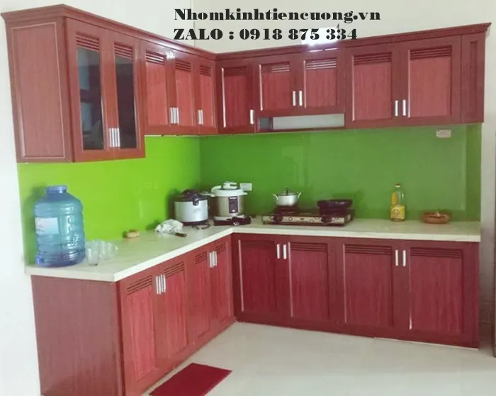 Cách Chọn Tủ Bếp Nhôm Kính Hợp Phong Thủy Gia Chủ Mới Nhất - hình ảnh thực tế Bật mí cách chọn tủ bếp nhôm kính phù hợp phong thủy gia chủ 2