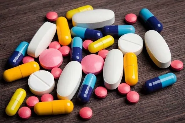 Kiểm tra tủ thuốc gia đình Kiểm tra hạn dùng trong tủ thuốc tại nhà