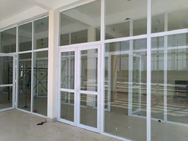 Vách nhôm kính có giảm ồn không - hình ảnh minh họa 2 Vách nhôm kính có giảm ồn không - kiểm tra phương án thi công 2