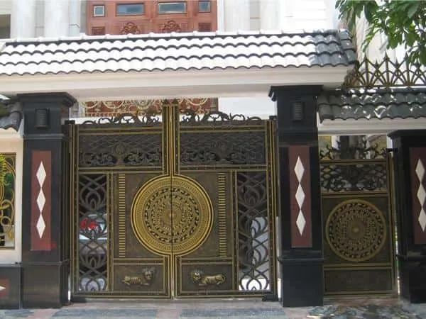 Cửa Sắt Đẹp Giá Tốt Tại TPHCM – Thi Công Chắc Chắn Thẩm Mỹ - hình ảnh thực tế Cửa sắt nhà phố thiết kế hiện đại