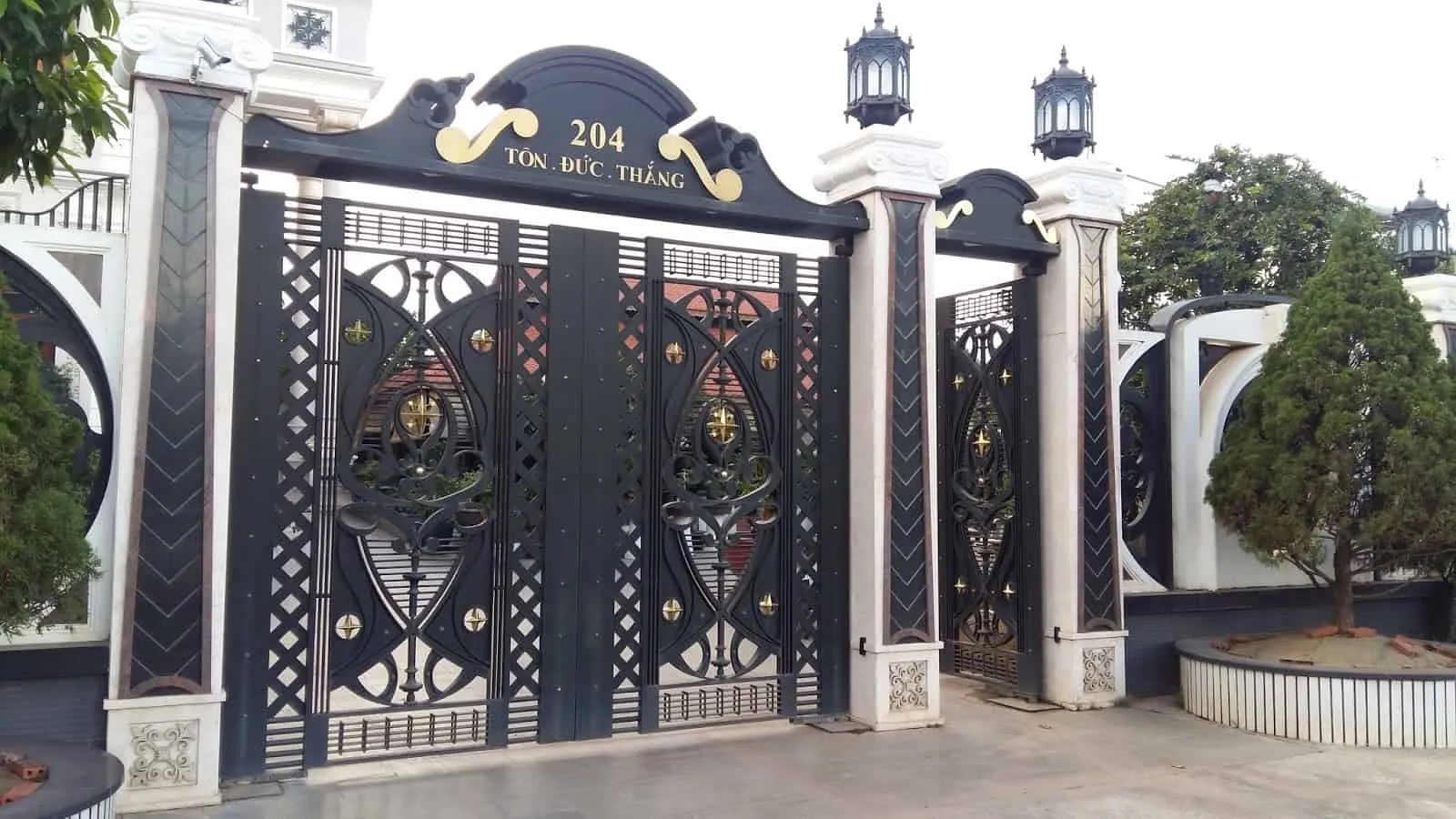 Cửa Sắt Đẹp Giá Tốt Tại TPHCM – Thi Công Chắc Chắn Thẩm Mỹ - hình ảnh thực tế Cửa sắt mỹ thuật cao cấp