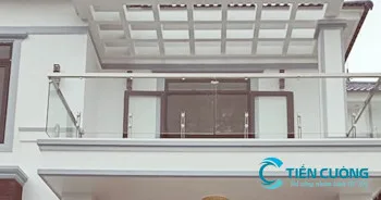 Lan can kính hành lang thông tầng Mẫu lan can kính cho gác lửng và hành lang
