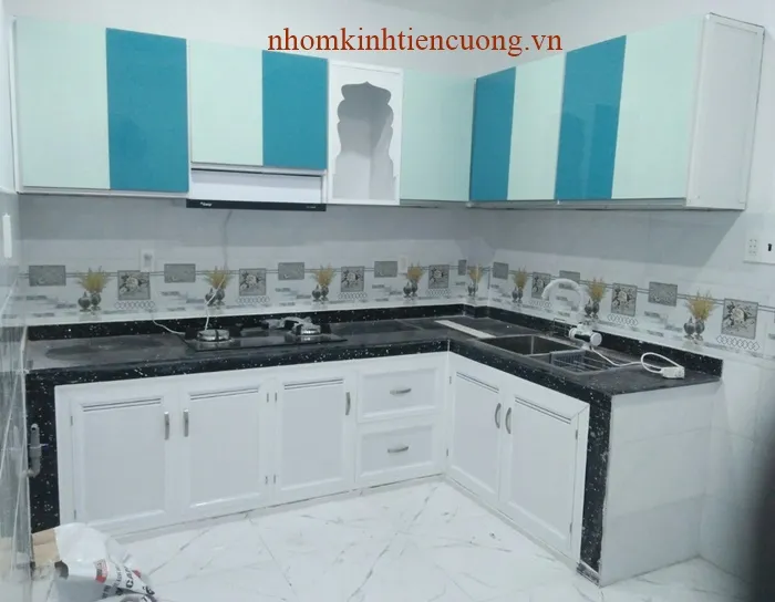 Tủ Bếp Nhôm Kính Treo Tường Quận 3 Đẹp, Bền Giá Xưởng - hình ảnh thực tế Tủ bếp nhôm kính treo tường đẹp tại Quận 3