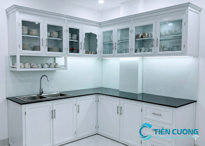 Cách vệ sinh tủ bếp nhôm kính sạch bóng