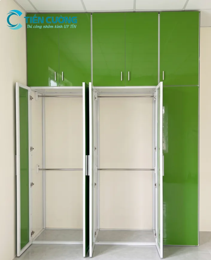 Báo Giá Tủ Quần Áo Nhôm Kính Đẹp, Hiện Đại, Thi Công Theo Yêu Cầu - hình ảnh thực tế Thi công lắp đặt tủ quần áo nhôm kính tại TP.HCM
