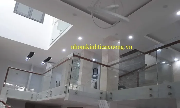 Cấu tạo lan can kính âm sàn Lan can kính âm sàn cho cầu thang tối giản