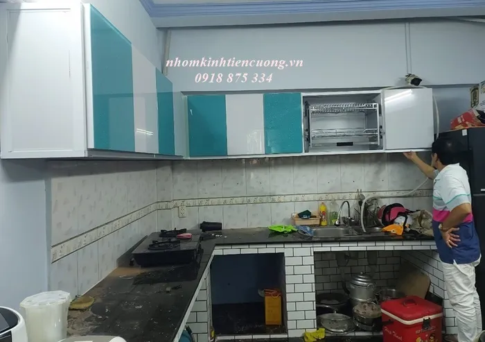 Đóng Tủ Bếp Nhôm Kính Quận 4 - Lựa Chọn Độc Đáo cho Thiết Kế Nội Thất - hình ảnh thực tế Tủ bếp nhôm kính quận 4.5