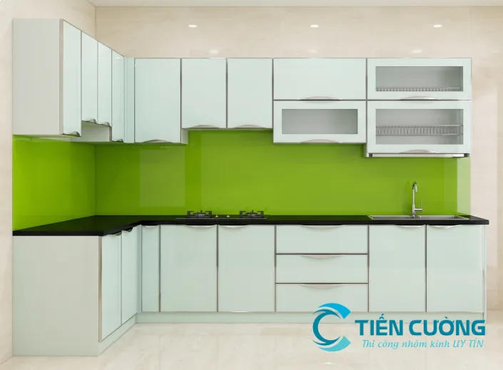 Tủ Bếp Nhôm Kính TPHCM - Những Mẫu Thiết Kế Kiểu Dáng Đẹp Độc Đáo - hình ảnh thực tế Tủ bếp cánh kính nổi bật với vẻ đẹp sang trọng