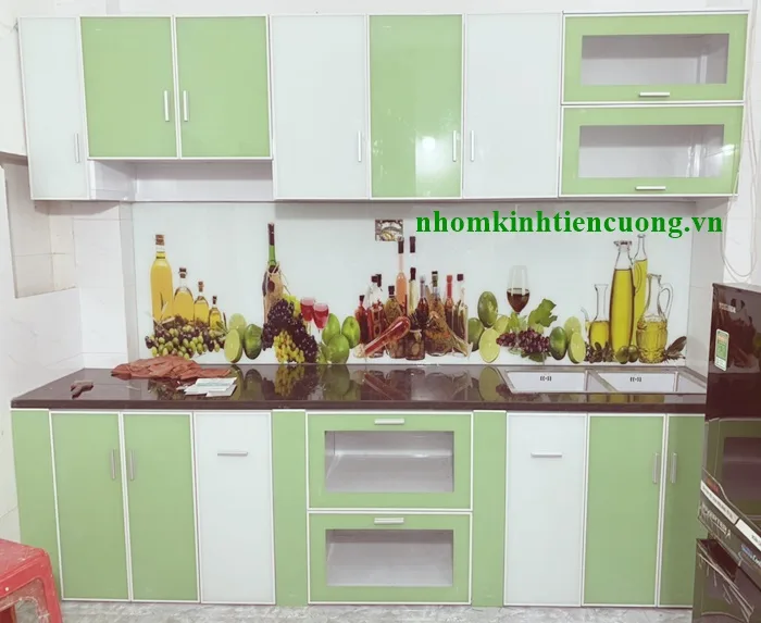 Tủ Bếp Nhôm Kính Nhỏ Đẹp TPHCM | Giải Pháp Cho Nhà Diện Tích Hẹp - hình ảnh thực tế Tủ bếp mini nhôm kính sang trọng cho chung cư