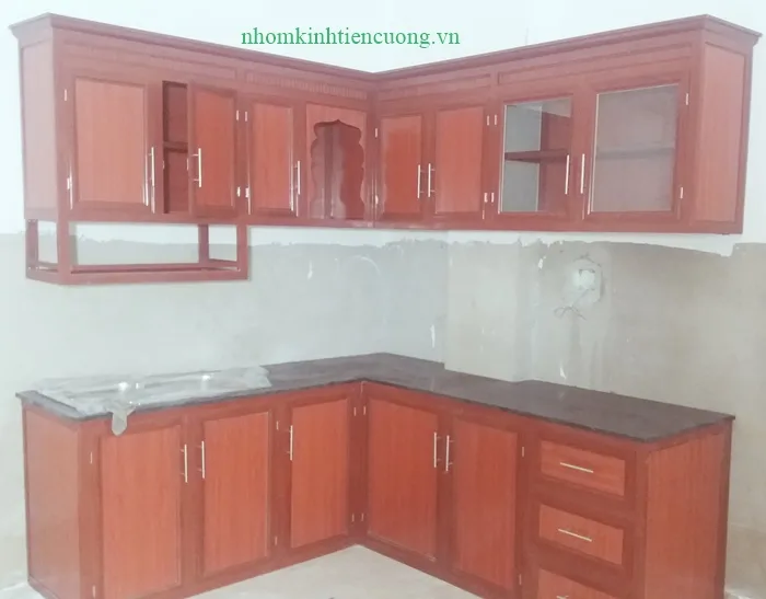 Tủ Bếp Nhôm Kính Nhỏ Đẹp TPHCM | Giải Pháp Cho Nhà Diện Tích Hẹp - hình ảnh thực tế Tủ bếp nhôm kính chữ I cho nhà nhỏ hiện đại