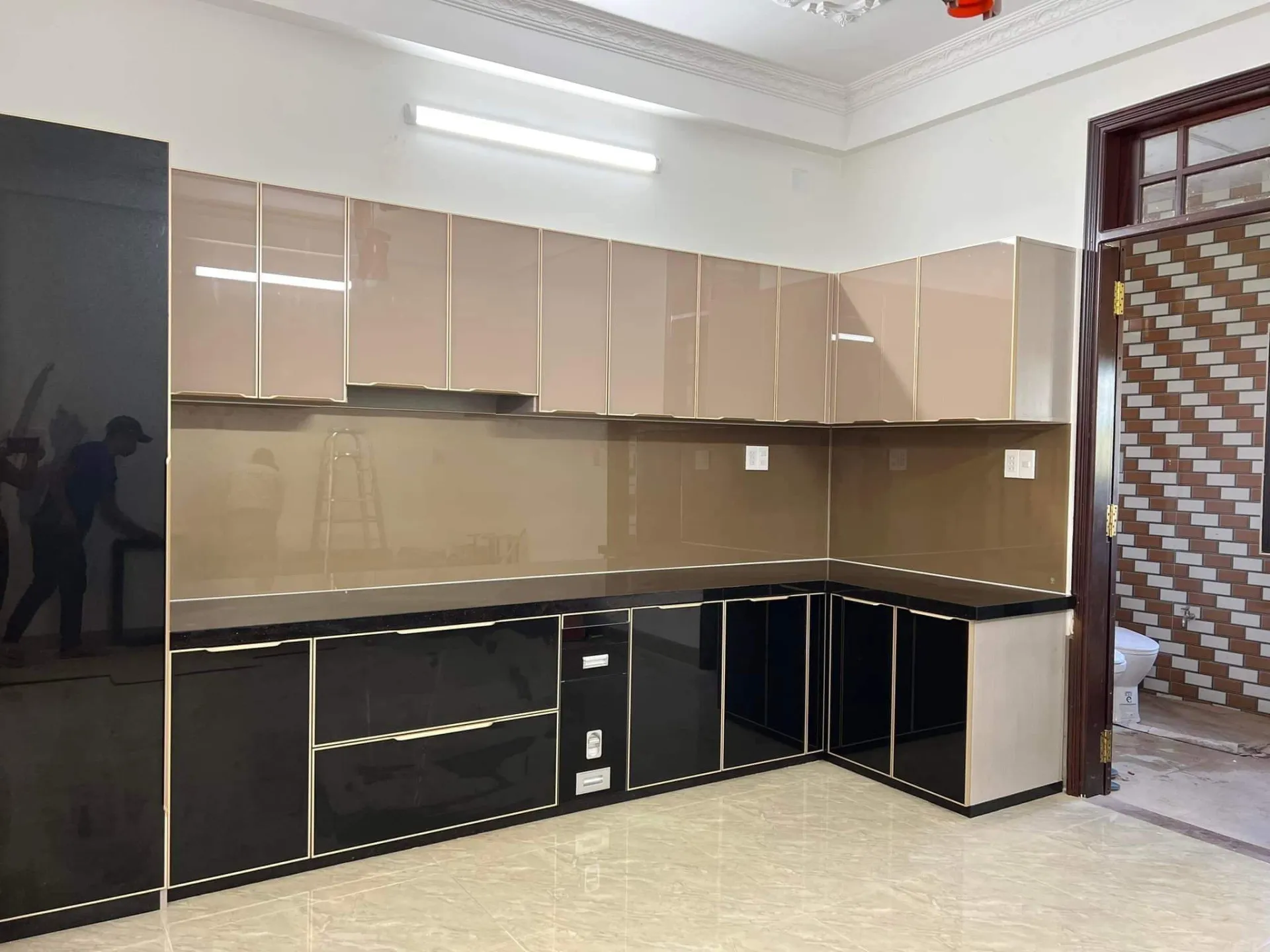 Đóng Tủ Bếp Nhôm Kính Phú Nhuận - Công Ty Nhôm Kính Tiến Cường - hình ảnh thực tế Tủ bếp nhôm kính Phú Nhuận