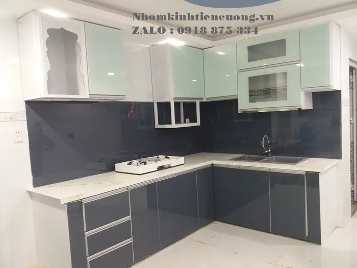 Tủ Bếp Nhôm Kính Quận 10 Đẹp, Giá Xưởng Thi Công Trọn Gói - hình ảnh thực tế Mẫu Tủ Bếp Nhôm Kính Đẹp Tại Quận 10
