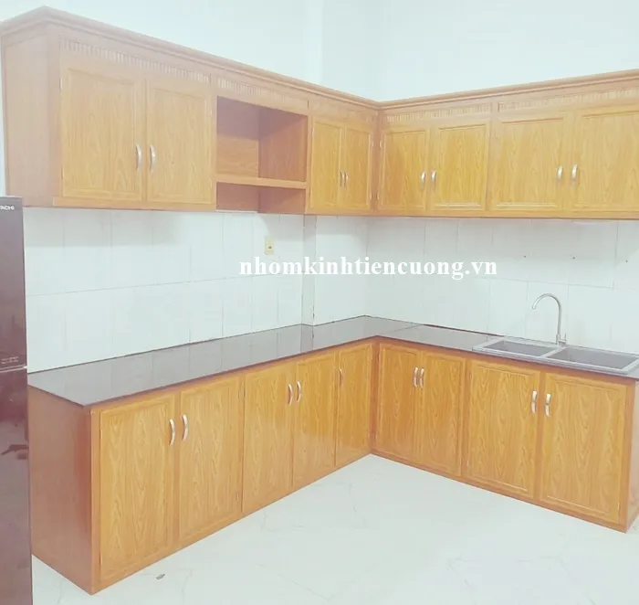Tủ Bếp Nhôm Quận 8 - Công Ty Nhôm Kính Tiến Cường - hình ảnh thực tế Mẫu tủ bếp nhôm kính chữ L đẹp tại Quận 8
