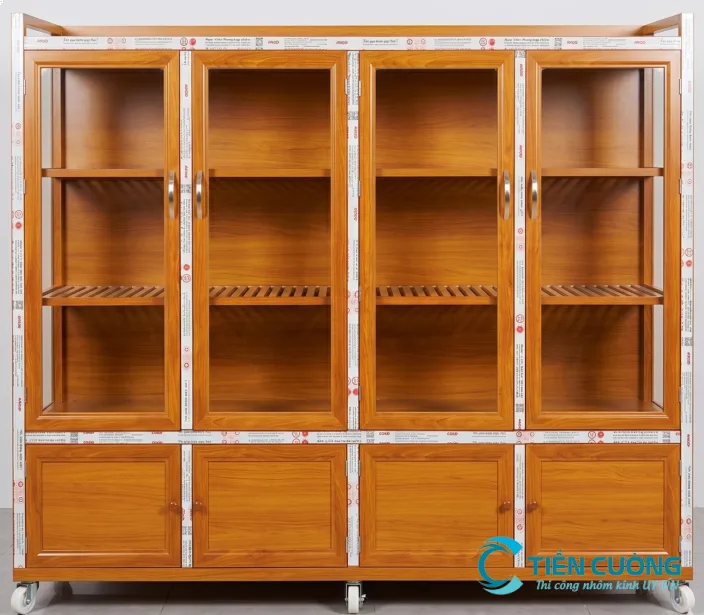 Tủ Chén Nhôm Kính Có Bền Không? Ưu Điểm Khi Sử Dụng Trong Nhà Bếp - hình ảnh thực tế Mẫu tủ chén nhôm kính vân gỗ cao cấp