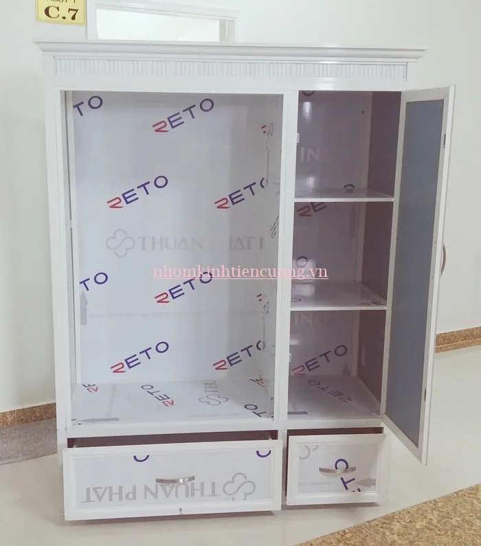 Kinh Nghiệm Chọn Tủ Quần Áo Nhôm Kính Bền Đẹp Đáng Mua hiện nay - hình ảnh thực tế Tủ nhôm kính cửa lùa hiện đại cho căn hộ chung cư